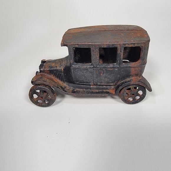 Early Antique Cast Iron Toy Car – Arcade Mfg. Co. USA - Picture 3 of 6